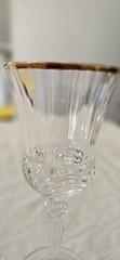 Royal Crystal Rock – Aurea Gold Wine Glass/Water Goblet, Gold Trim, Ribs/Arches