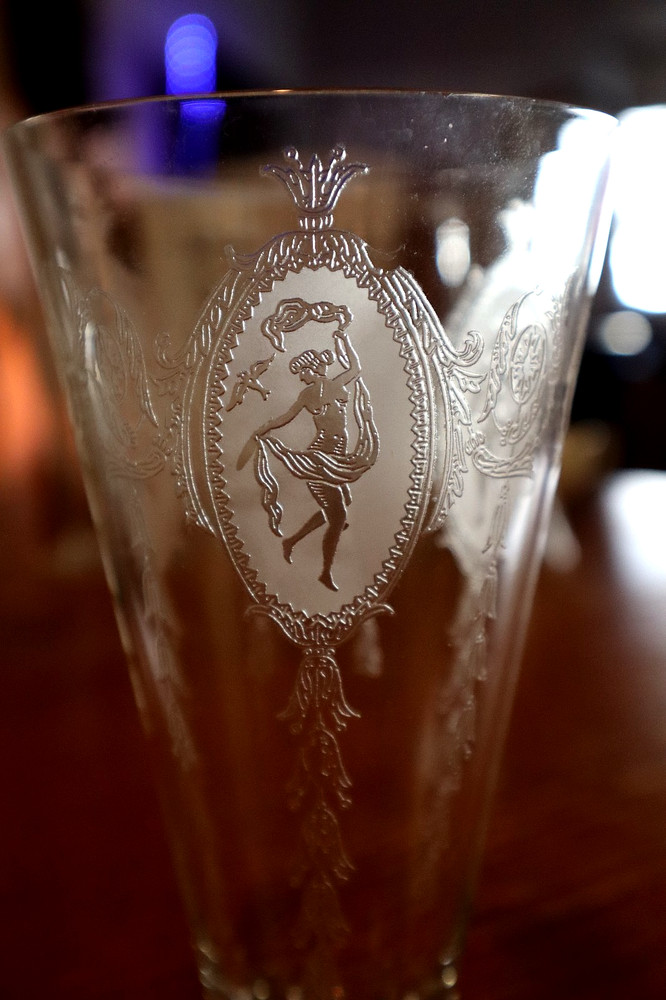 Tiffin Glass Classic – Stemware – Cameo Etched «Nude Dancing Nymph» – 7 1/4″