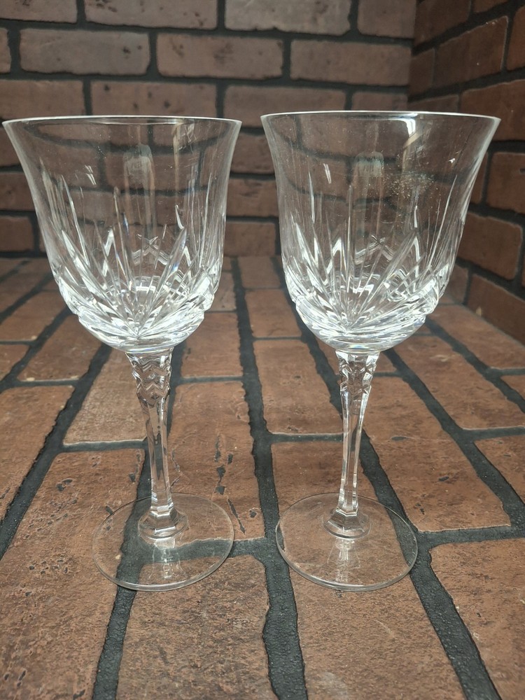 2 Wine Goblet Glass Towle 24% Lead Crystal Fan Agave Pattern
