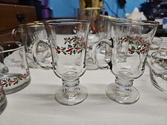 Set of 16 Vintage Christmas Libbey Ribbon & Berry Festive Glasses (OK)