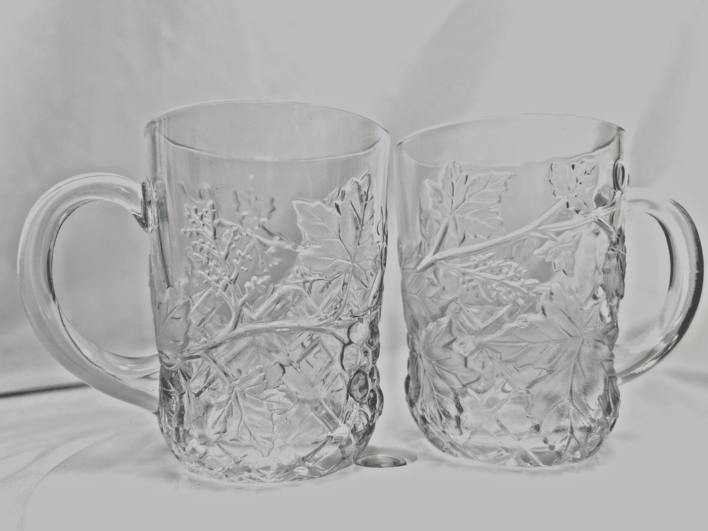Set of 2 Cristal D’Arques Mallory Crystal Coffee Tea Mugs Raised Leaves France