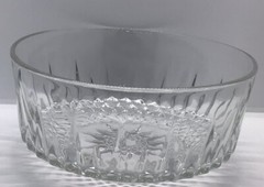 Vintage France Crystal 8″ wide Bowl Starburst Design by Arcoroc, Excellent