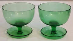 MCM Finnish Hopea ? FOREST GREEN Art Glass COCKTAIL Shrimp Dessert BOWLS Rolled