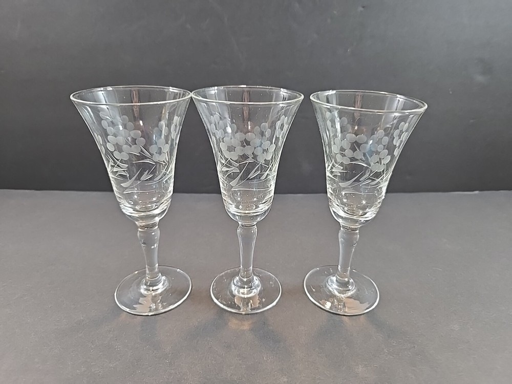 Set of 3 Vintage Stemmed Cordial Glasses Fluted Etched Floral 5″ Barware