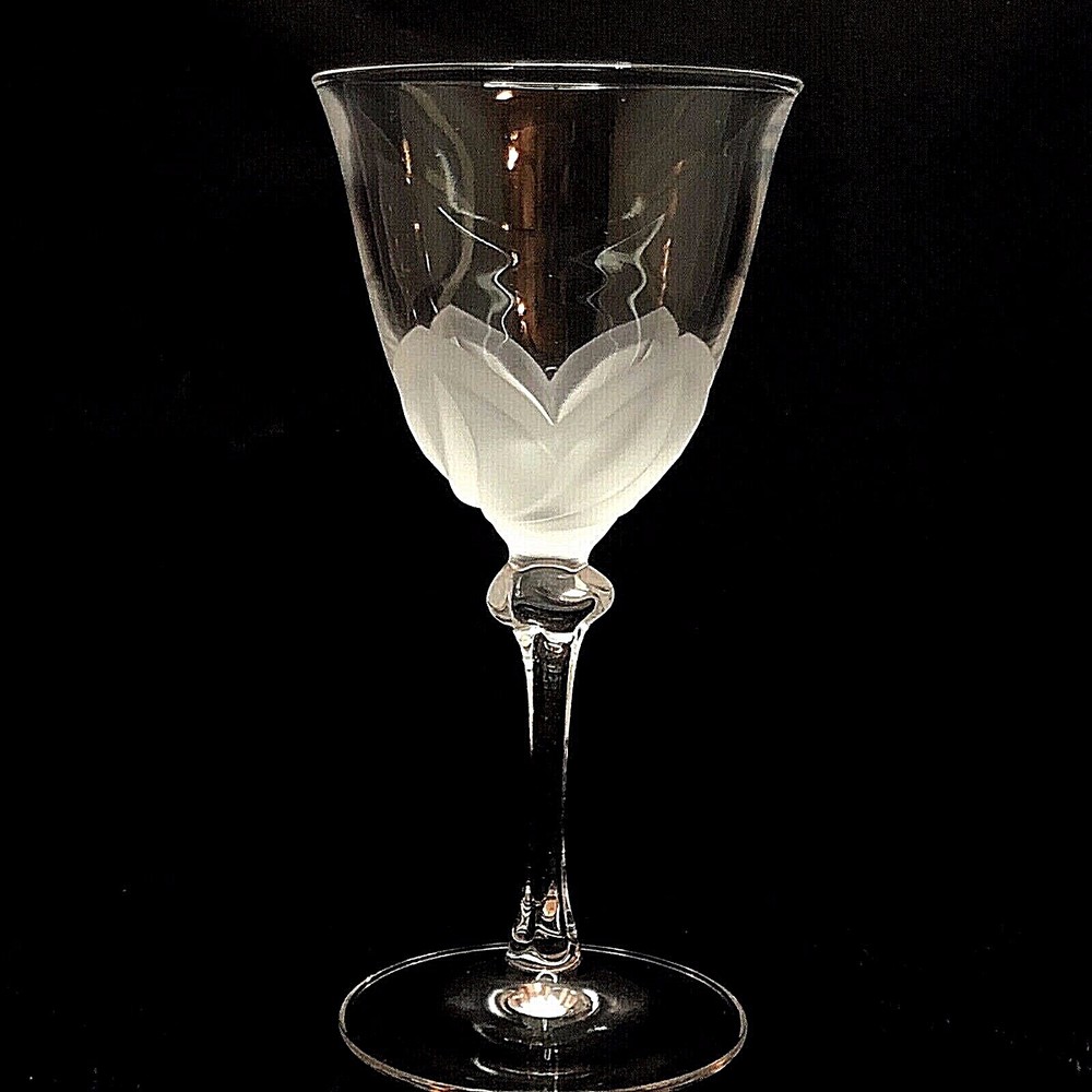 JG DURAND Cristal D’Arque Florence Frosted Raised Petals SHERRY 5-7/8″ SINGLE