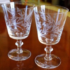 Vintage Set 2 WATER GOBLET GLASSES Hand Blown ETCHED PLANTS BOWL & FOOT 5.75″