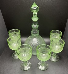 Indiana Glass Tiara Chantilly Green Glass Decanter Set -6 Glasses Manganese Glow