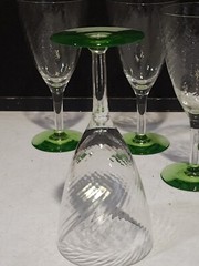 SET OF 4- GREEN OPTIC 7″ WATER WINE GLASSES STEM GLOWS
