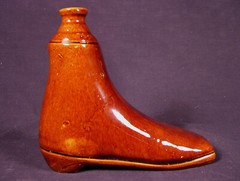 VERY RARE ANTIQUE AMERICAN 1850s LADY’S SHOE FLASK ROCKINGHAM YELLOW WARE MINT