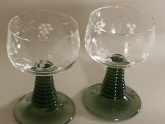 2 VTG LUMINARC ETCHED WINE GLASSES GREEN BEEHIVE STEM GRAPE VINE 100 ML