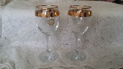 2 Wine Glasses Crystal Clear w/ Gold Trim & Round Gold Design Made in Turkiye