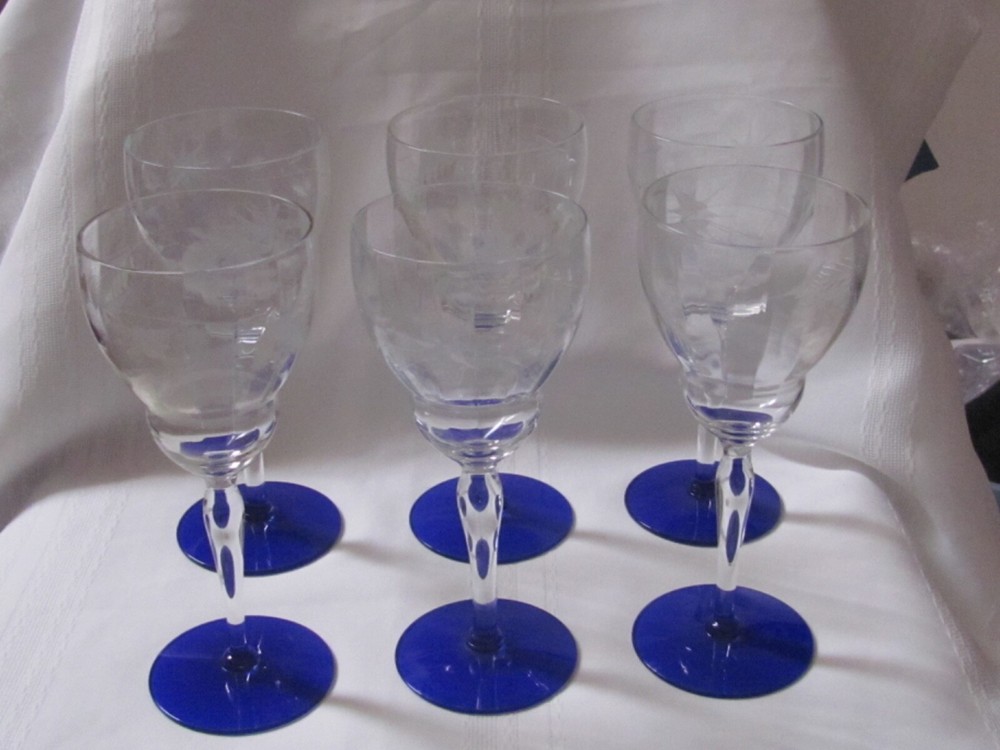 VINTAGE ELEGANT GLASS CRYSTAL ETCH TALL WATER GOBLETS BLUE FEET 7 3/4″ H 6 PCS.