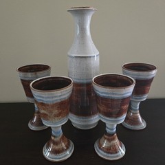 VTG Marked Studio Art Pottery Stoneware Speckled Glaze Carafe & 4 Goblet Glasses