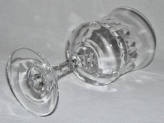 KOSTA BODA ~ Solid Fine Crystal 6.25″ Stemmed RED WINE GLASS (Prince) ~ Sweden