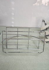 Silver Colored Metal Caddy Rack Holder – Set of 6 Black/White Drinking Glasses