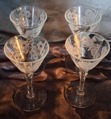 Lot of 4 Etched Crystal Glasses Floral Leaf Pattern