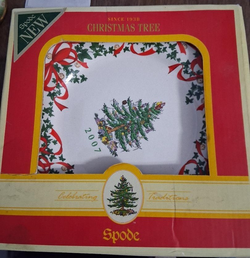 Spode CHRISTMAS TREE Annual Plate 2007 Red Ribbons, Holly & Jingle Bells – 8”