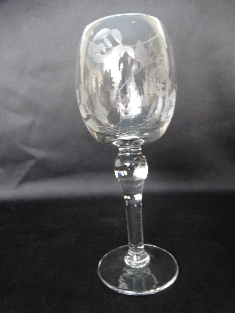 Romanian Blown Crystal Gray Cut Rose Leaves Bulbous Stem 6.5oz Wine Glass EUC
