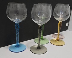 5 Grapevine Etched Wine Glasses colored Twisted Stems 7 1/4″ FAST Shipping