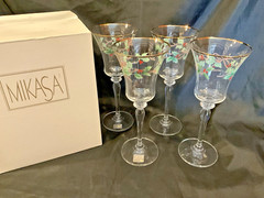 Set of 4 Mikasa Ribbon & Holly Blown Glass Gold Rim Water Goblets – With Box