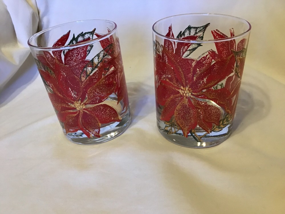 Pointsettia Drinking Glasses Red and Gold 4″ H x 3 1/4” W EXC Vintage So Nice