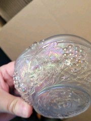 Pretty White US Glass Carnival Glass Palm Beach Berry Bowl Gooseberry Interior