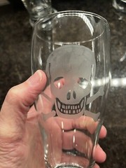 Pilsner Beer Glasses With Etched Skull & Crossbones Set Of 4 16 Oz