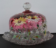 Hobbs Cranberry Floral Enamel Optic Cheese Dome