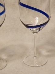 Pier 1 Swirl Line Blue Colbalt Water or Large Red Wine 8 7/8″ Glass Set 2
