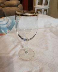 Beautiful Pair of Vintage Crystal Gold Rimmed Water Goblets/Wine Glasses in…