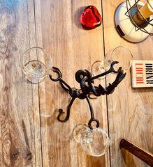 Vintage Antique Bronze 3‑Glass Wine Flight Holder – Twisted Vine Design, Rare