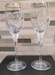 MIKASA MIC72-Wine Goblets (2), Slovenia Swirl Cut Bowl Multisided Stem, Gold Rim