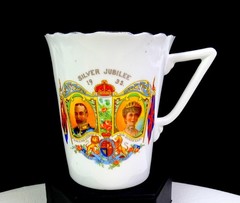 CWS Windsor Porcelain King George & Queen Mary 3 7/8″ Silver Jubilee Mug 1935