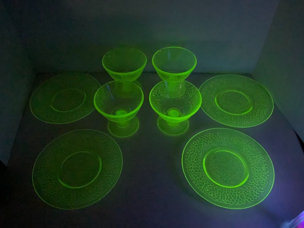 Vintage 4 Yellow Uranium Vaseline Custard Goblets 4 saucer plates crackle glass