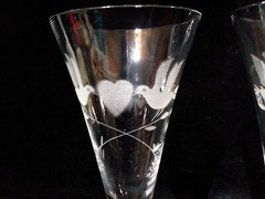 2 Wedding Toasting Fluted Champagne Colony 11″H LOVEBIRD & HEARTS Glasses Etched