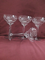 Vintage Dot Floral design & vine (4) wine glasses By Weston- 6 5/8″ H-3 3/4″ dia