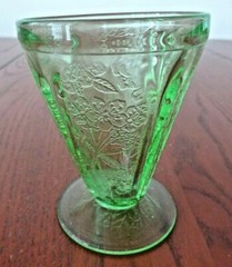 *CHERRY BLOSSOM GREEN (1) 3 ¾” FTD JUICE TUMBLER JEANNETTE GLASS-1930-1939 #4-B9