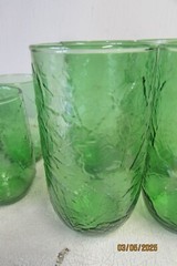 vintage retro forest green water and juice glasses leaf pattern set of 8 AH