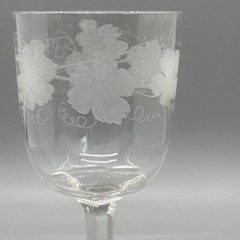 Early Gunderson Pairpoint Grapes 5″ Wine Glass Engraved Vines Paneled Stem B