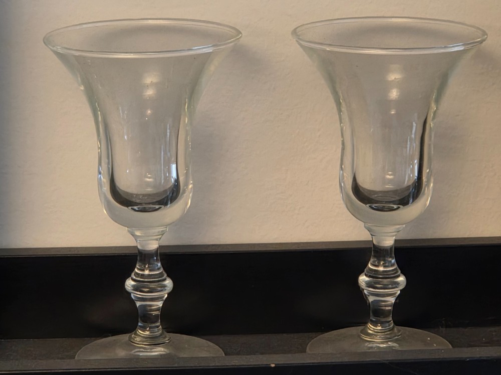 2 Cordial Stemmed glasses