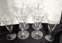 VINTAGE V SHAPED, CHAMPAGNE/JUICE GLASSES – MAKER UNKNOWN – (6)