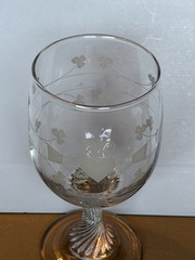 VINTAGE EAMON Etched Wine Glass CLADDAGH & SHAMROCK Design