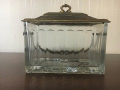 1 Crystal Biscuit Box