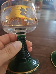 Vintage Set of 2 Wine Glasses Glass Green Beehive Stems Gold Leaves Grapes