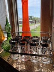 MCM Bar Set Kimiko 8 Silver Trim Glasses 5 1/2″ Tall Tumblers in Chrome Caddy