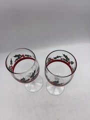 Libbey Holly Berry Wine Glass Glasses 7.5″ Set of 2 Christmas Barware Holiday
