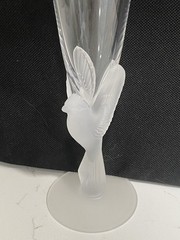 Sasaki Crystal Glass WINGS Champagne Flute Cocktail FROSTED BIRD Dove 9-1/4″