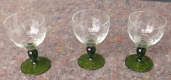 3 Beautiful Wine Glasses 0.1L Green Stem Cut Glass 7cm x 10.5cm
