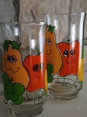 Set Of 2 Vintage 1970’s Nancy Lynn Smiling Fruit Glasses
