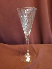 Set of (5) Sasaki Reflections Clear Wine Glasses – 8″ ta- 4 oz – Japan